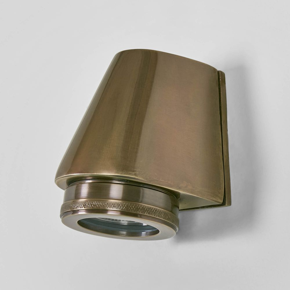 Seaman Outdoor Wall Light Antique Brass (RRP $437.80) - Image 4