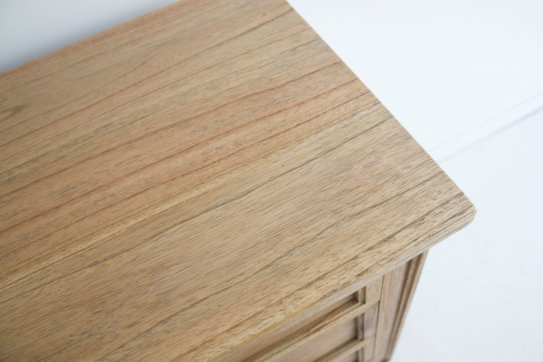 Hamilton Dresser 5 Drawer Weathered Oak, W 100cm x D 47cm x H 92cm (RRP $2499) - Image 5