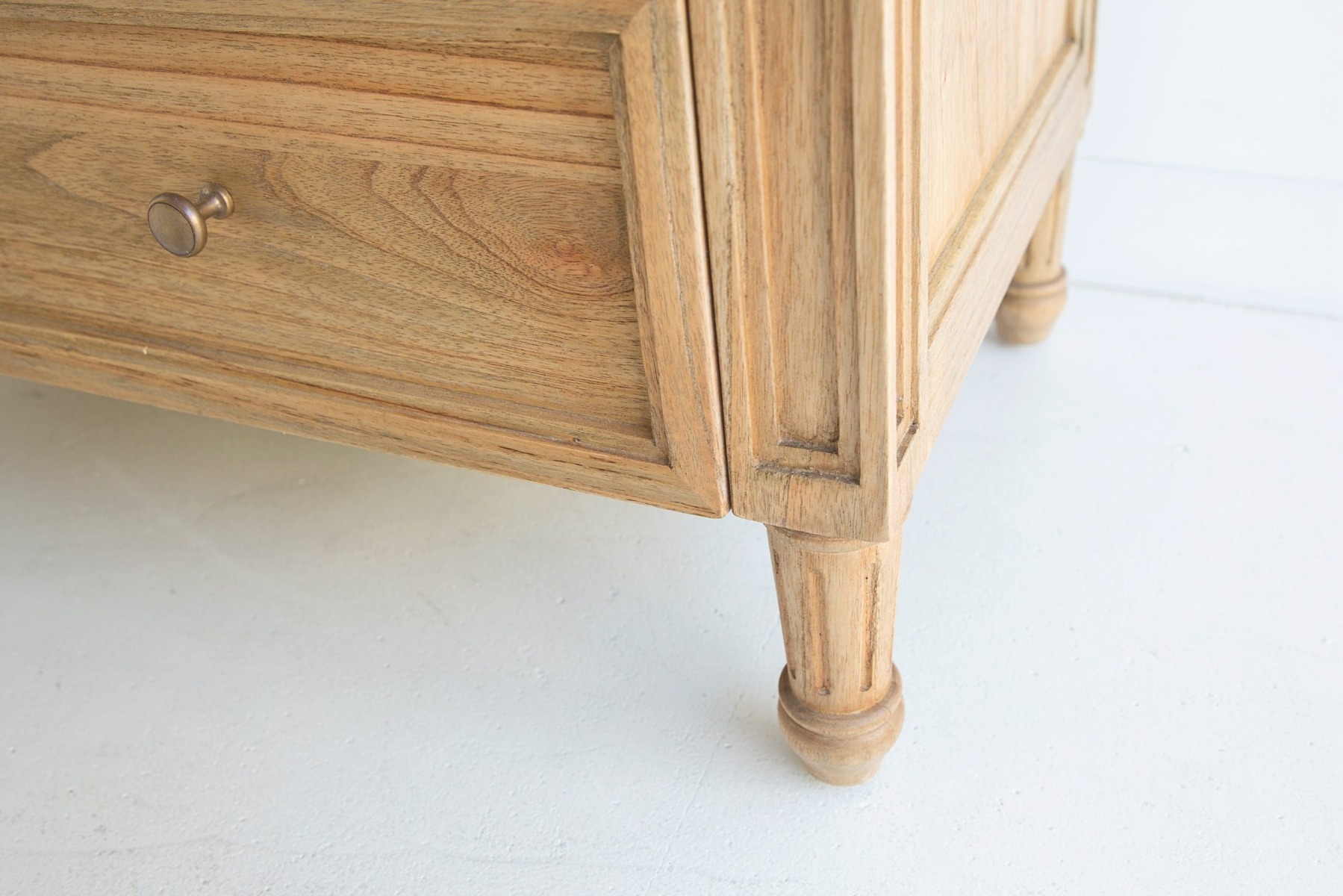 Hamilton Dresser 5 Drawer Weathered Oak, W 100cm x D 47cm x H 92cm (RRP $2499) - Image 6