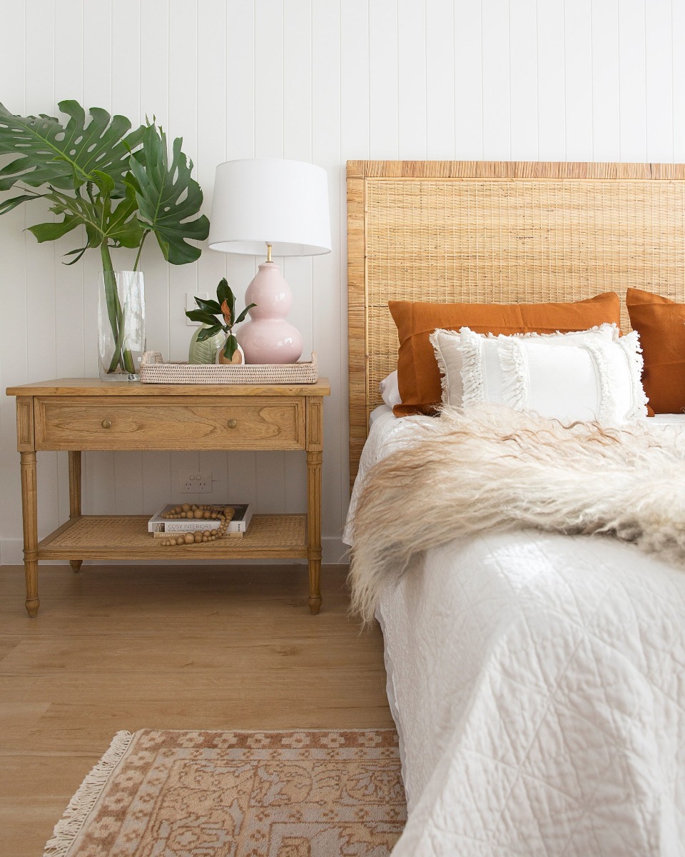 Hamilton Nightstand / Bedside Weathered Oak, W 91cm x D 51cm x H 66cm - Image 3