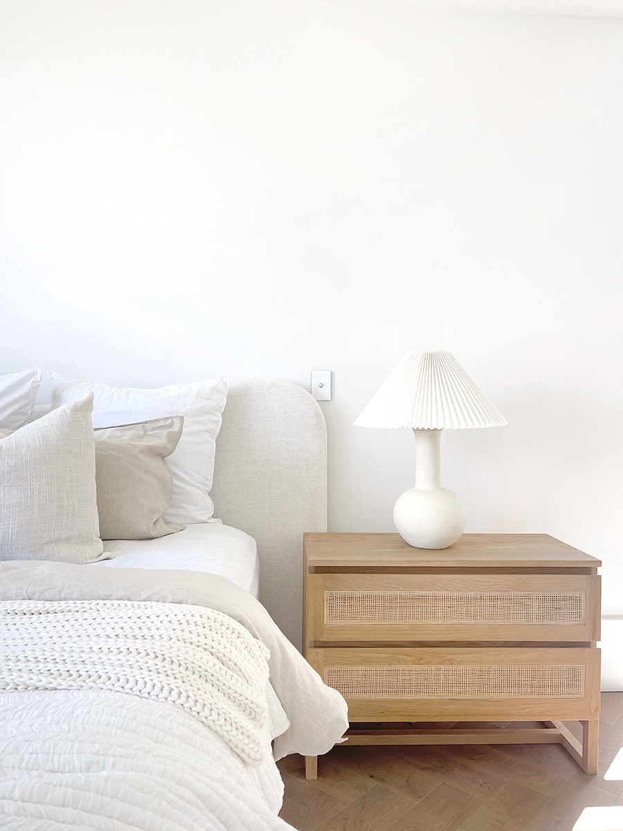 Clovelly Bedside Table, W 90cm x D 40cm x H 66cm - Image 8