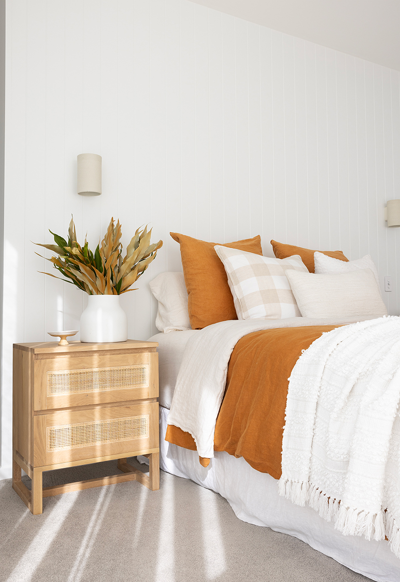 Clovelly Bedside Table, W 55cm x D 40cm x H 66cm - Image 8