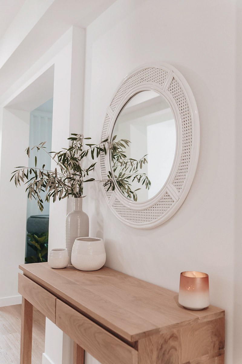 Clovelly Console Table American Oak, L 110cm x W 40cm × H 82cm - Image 9
