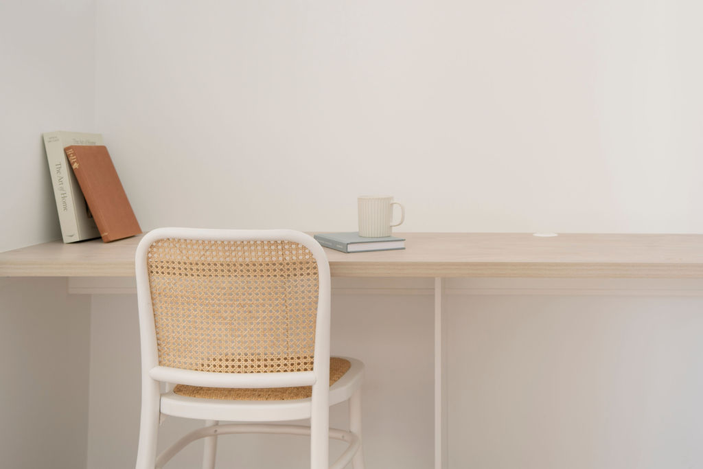 Hoffman Stacking Chair White, W 49cm × D 48cm × H84cm - Image 6