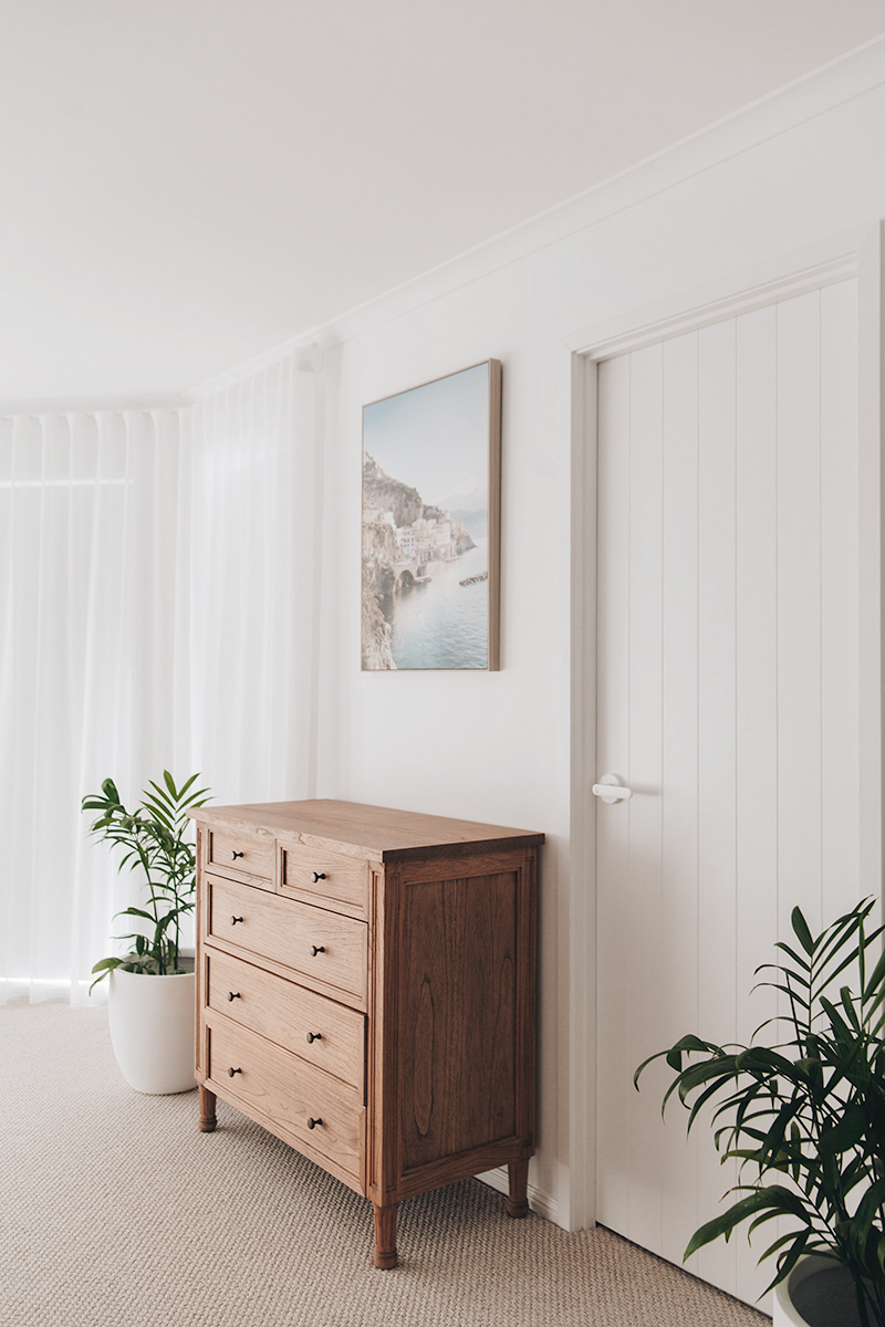 Hamilton Dresser 5 Drawer Weathered Oak, W 100cm x D 47cm x H 92cm (RRP $2499) - Image 9