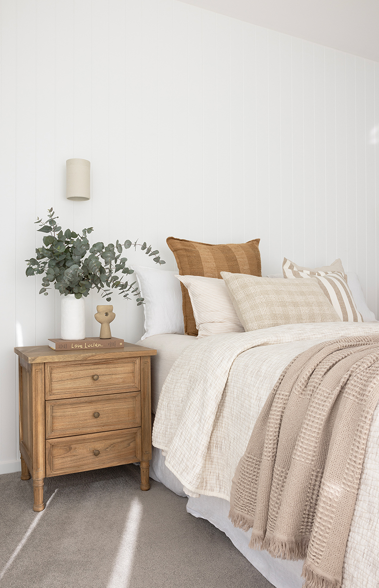 Hamilton Bedside Table 3 Drawer Weathered Oak, Width 57cm × Depth 45cm × Height 67cm - Image 11