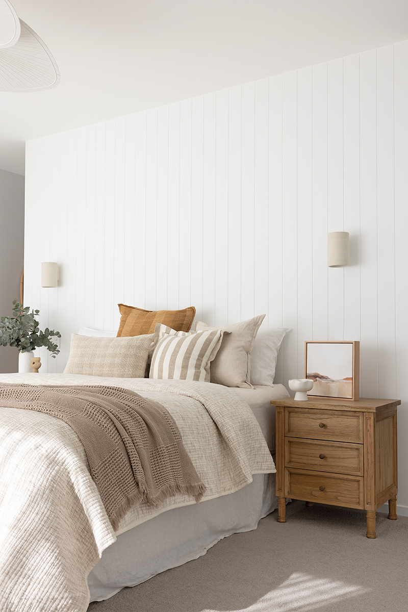 Hamilton Bedside Table 3 Drawer Weathered Oak, Width 57cm × Depth 45cm × Height 67cm - Image 13