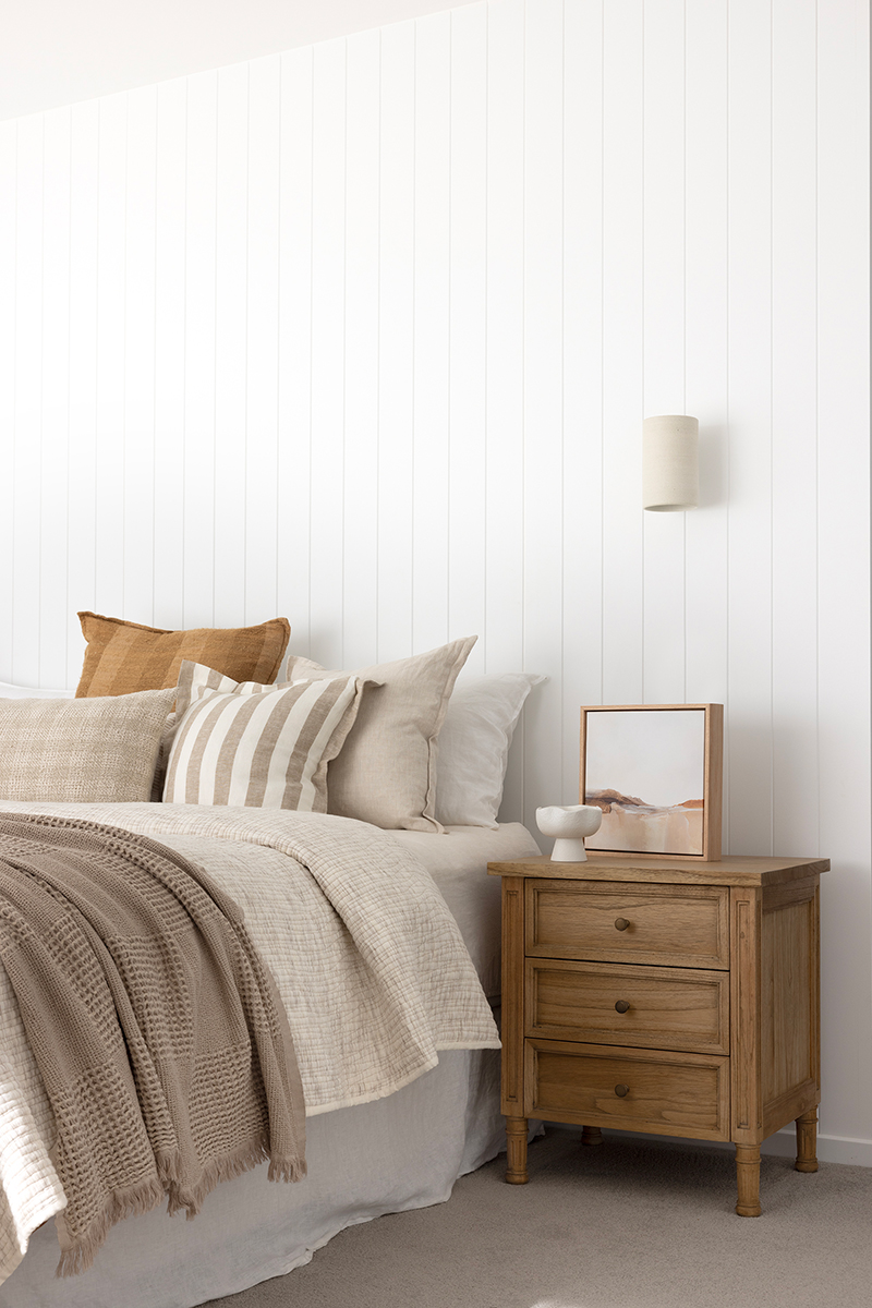 Hamilton Bedside Table 3 Drawer Weathered Oak, Width 57cm × Depth 45cm × Height 67cm - Image 15