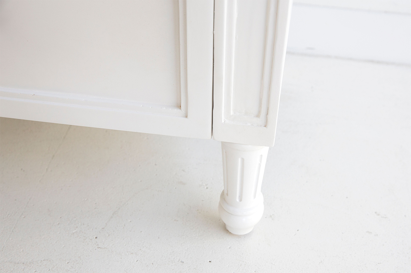 Hamilton Dresser White 5 Drawer, W 100cm x H 92cm x D 47cm (RRP $2499) - Image 7