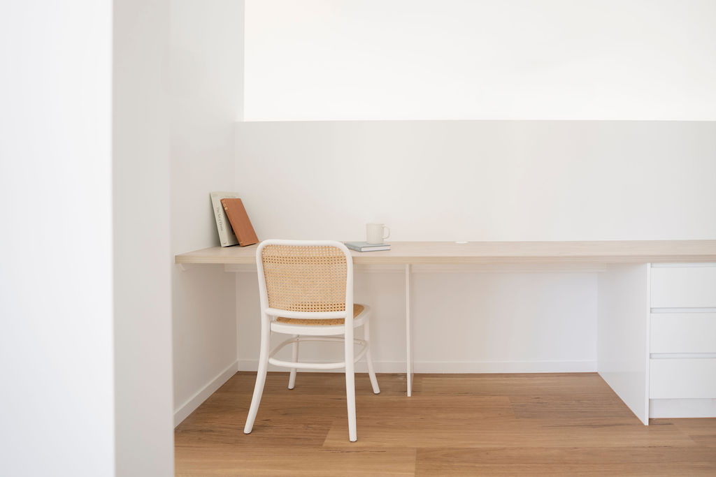 Hoffman Stacking Chair White, W 49cm × D 48cm × H84cm - Image 4