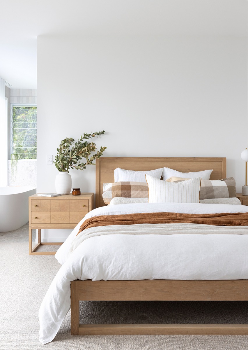 Clovelly Bed Queen Size American Oak, 165cm Wide x 217cm Long x 122cm High - Image 12