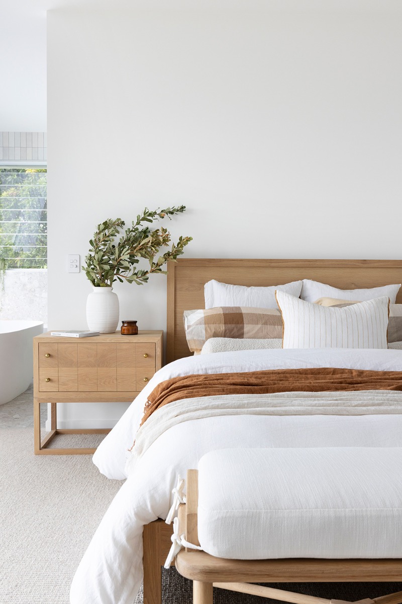 Clovelly Bed Queen Size American Oak, 165cm Wide x 217cm Long x 122cm High - Image 13