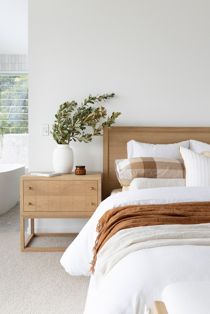 Clovelly Bed Queen Size American Oak, 165cm Wide x 217cm Long x 122cm High - Image 14