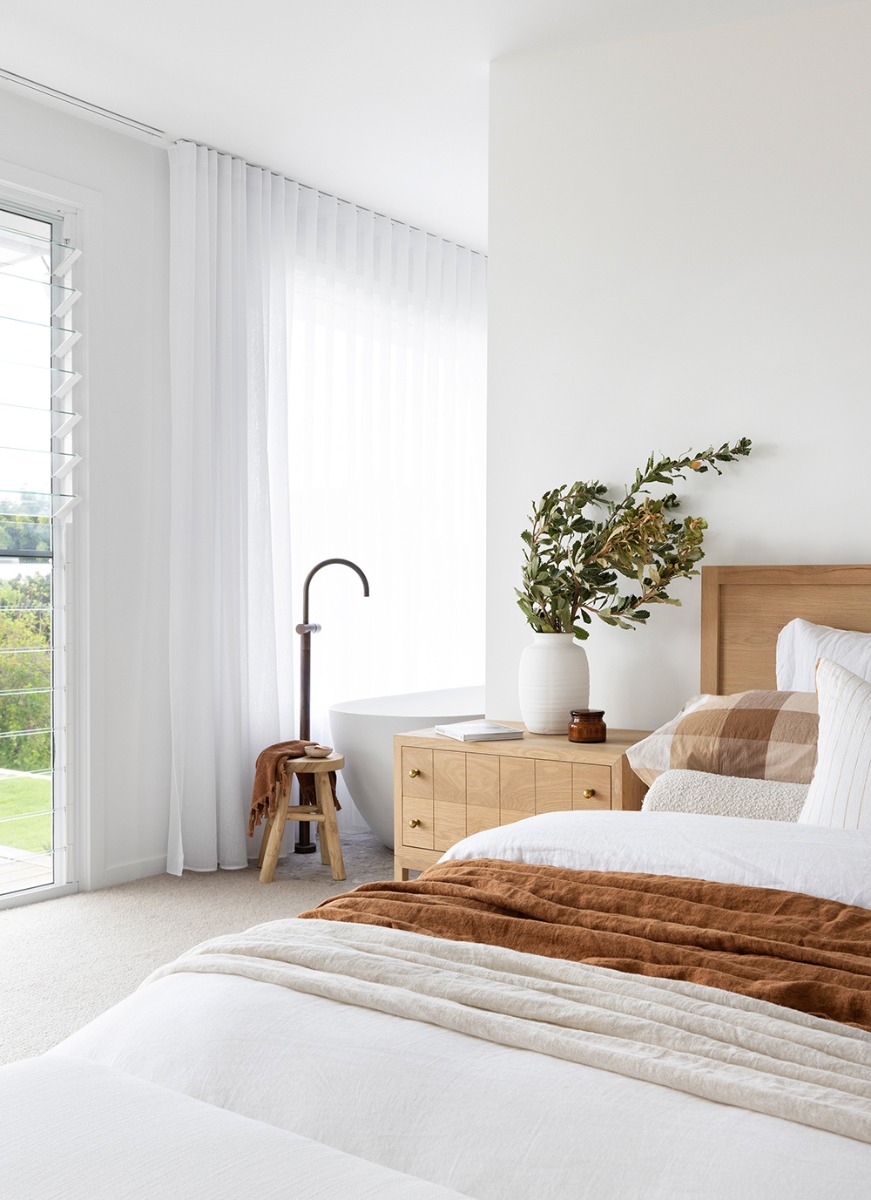 Clovelly Bed Queen Size American Oak, 165cm Wide x 217cm Long x 122cm High - Image 16