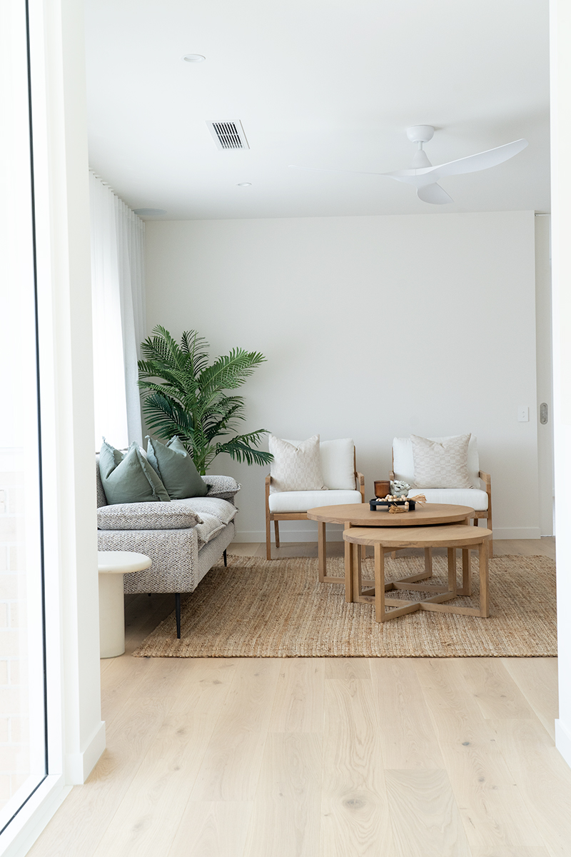 Clovelly Round Coffee Table, W 80cm x H 42cm - Image 11