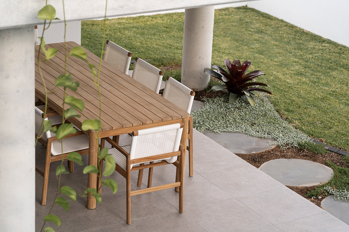Peninsular Outdoor Chair White, W 56.5cm x D 55cm x H 86cm - Image 4