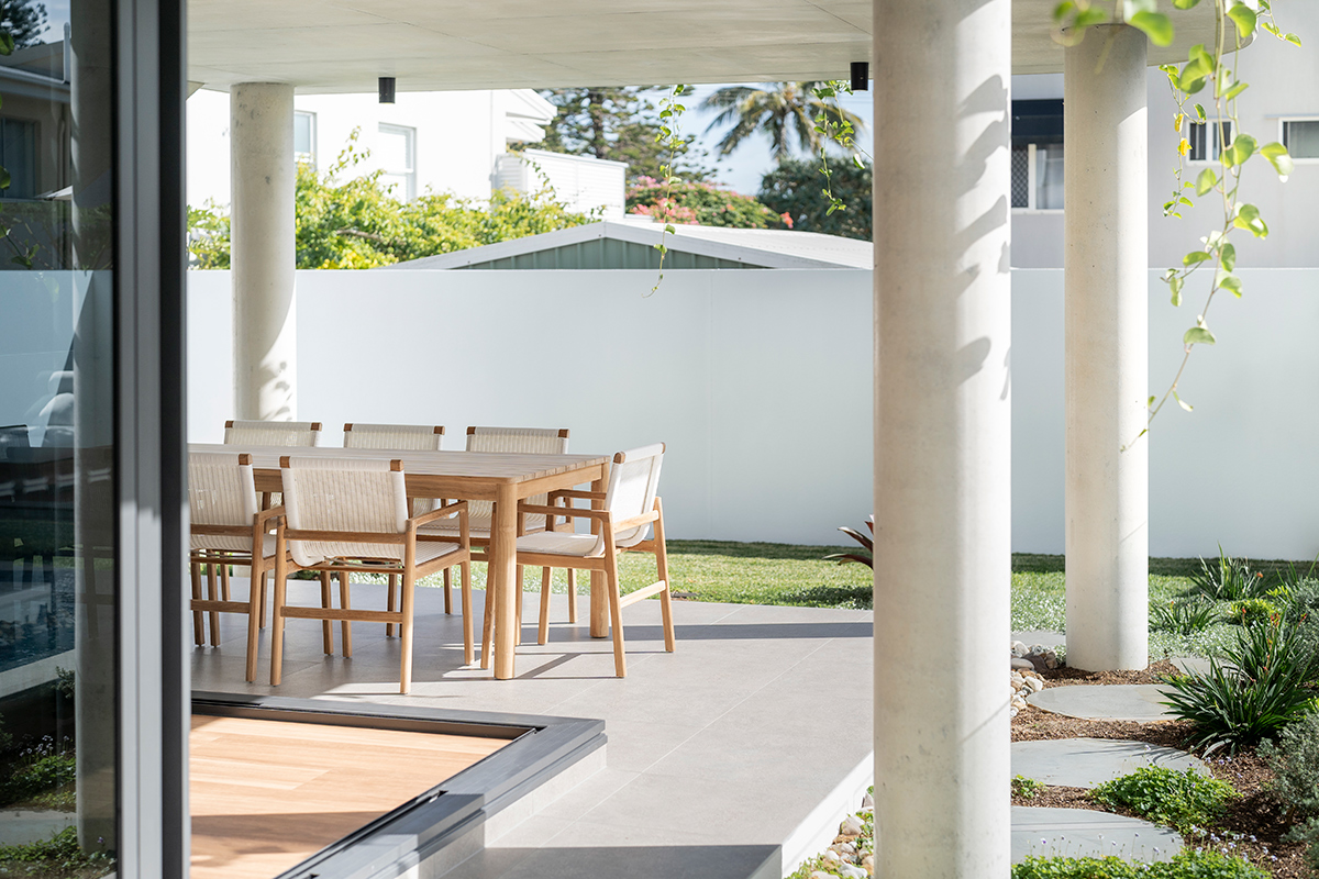 Peninsular Outdoor Chair White, W 56.5cm x D 55cm x H 86cm - Image 3