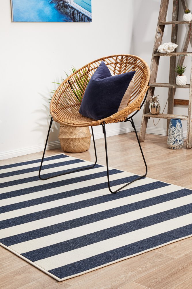 "Seaside" Hamptons Style Outdoor/Indoor Rug, Navy & White - Image 6