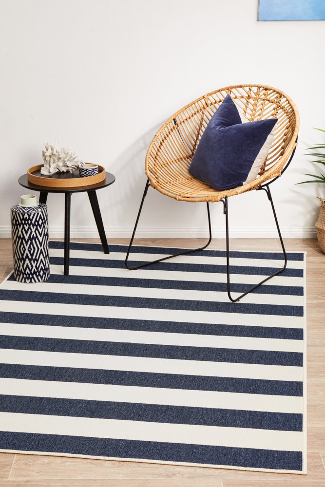 "Seaside" Hamptons Style Outdoor/Indoor Rug, Navy & White - Image 8