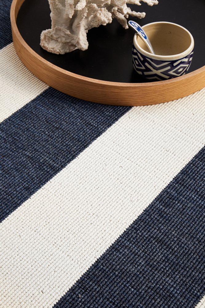 "Seaside" Hamptons Style Outdoor/Indoor Rug, Navy & White - Image 7