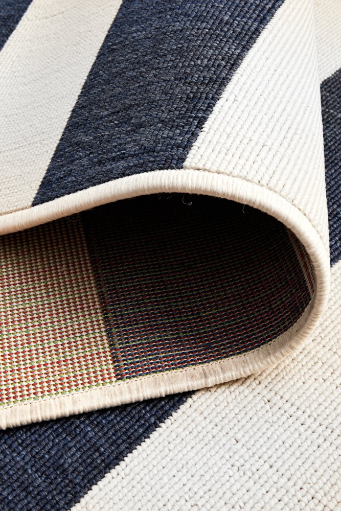 "Seaside" Hamptons Style Outdoor/Indoor Rug, Navy & White - Image 9