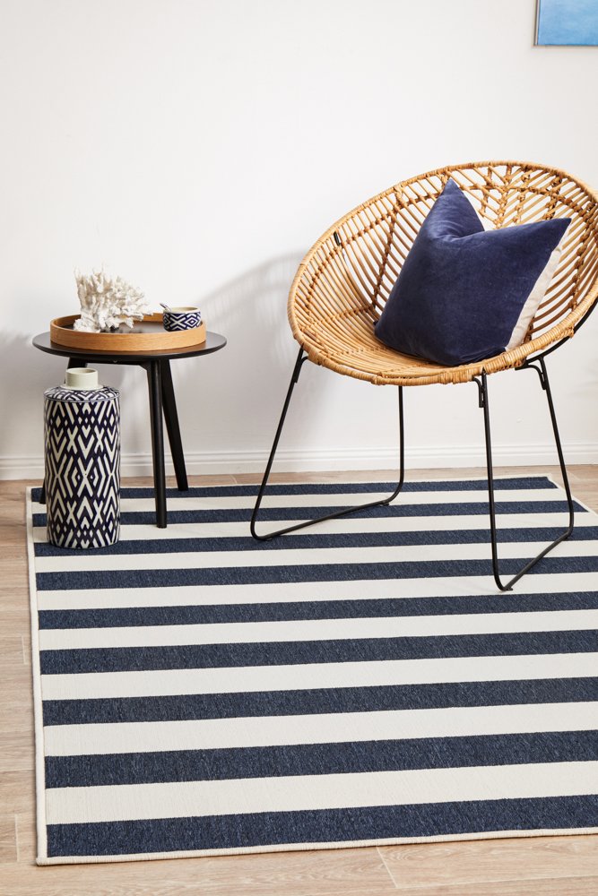 "Seaside" Hamptons Style Outdoor/Indoor Rug, Navy & White - Image 4