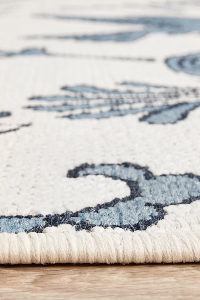 "Seaside" Hamptons Style Outdoor/Indoor Rug, White & Navy - Image 2