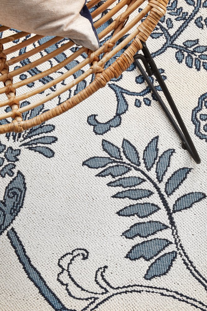 "Seaside" Hamptons Style Outdoor/Indoor Rug, White & Navy - Image 8