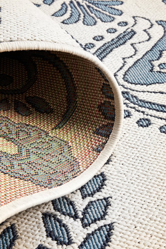 "Seaside" Hamptons Style Outdoor/Indoor Rug, White & Navy - Image 5